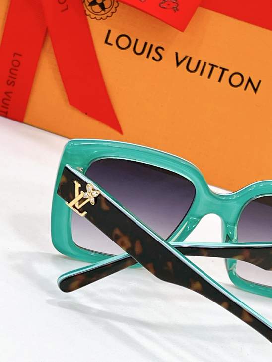 Picture of Louis Vuitton Sunglasses _SKUfw77361275fw